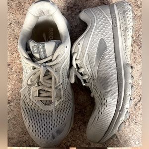 Brooks Ghost 12